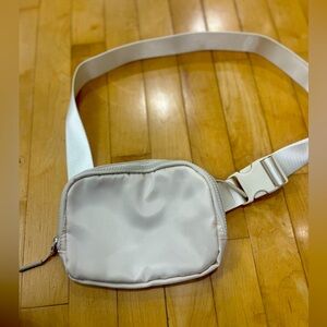 NWOT Cream Crossbody Belt Bag